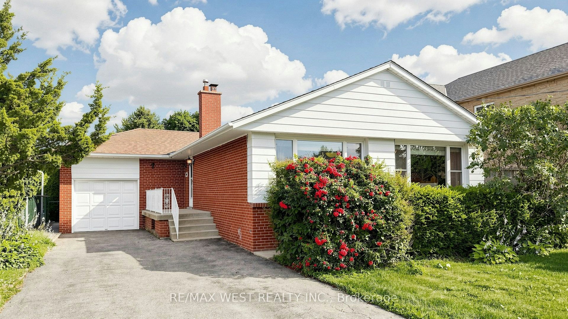 32 Allonsius Drive, Toronto, ON, M9C 3N5
