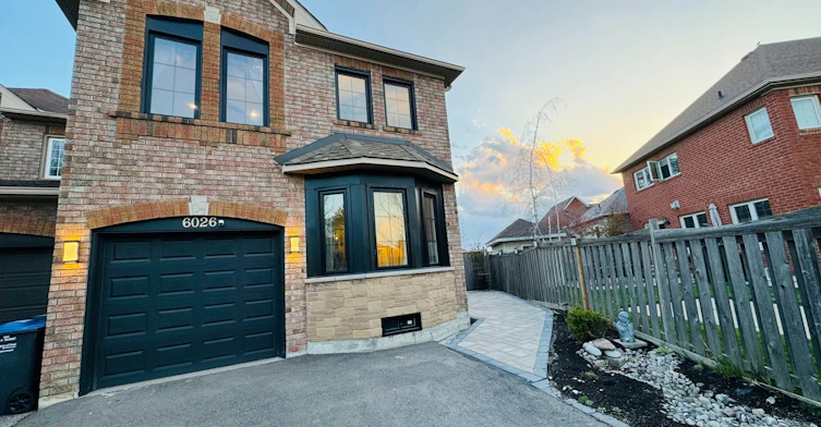 6026 Clover Ridge Crescent, Mississauga, ON, L5N 7B4 - 2