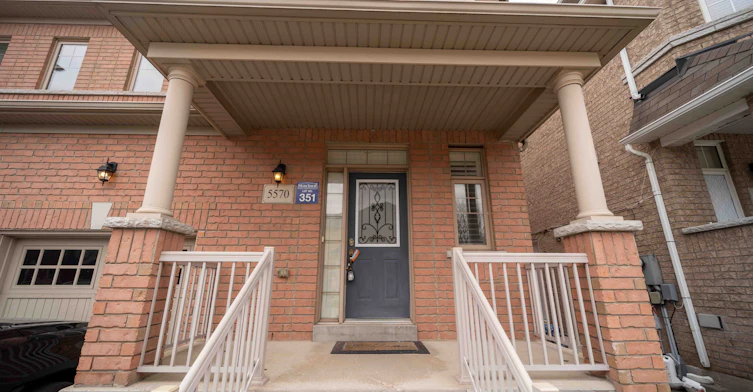 5570 Meadowcrest Avenue, Mississauga, ON, L5M 0V1