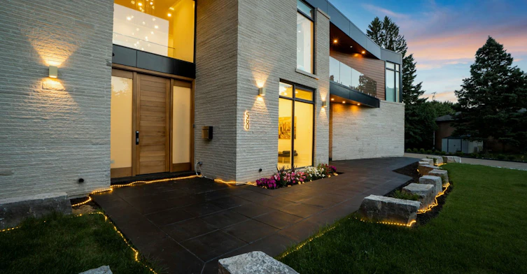 560 Shenandoah Drive, Mississauga, ON, L5H 1V7 - 3