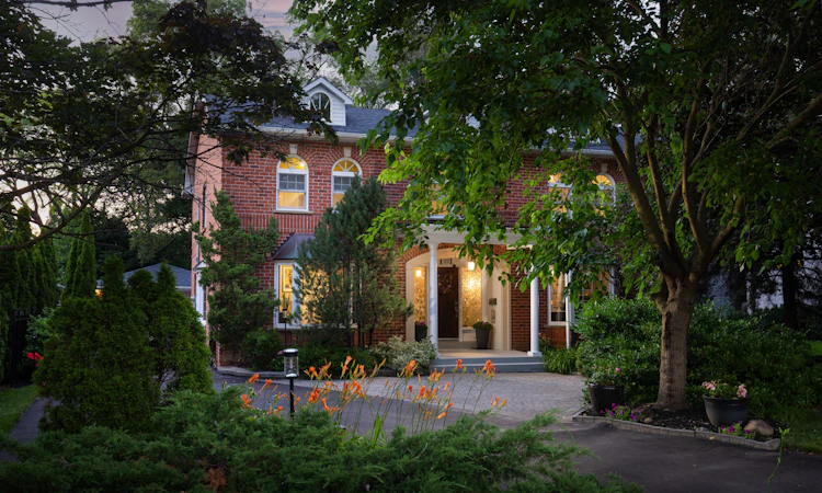 106 Rathburn Road