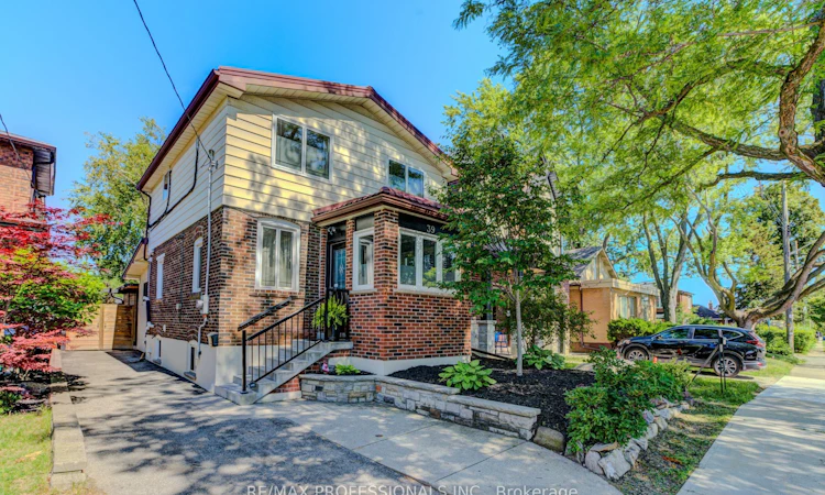 39 Rosemeade Avenue