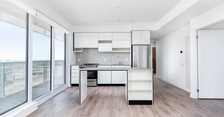 1003-4065 Confederation Pkwy W Parkway N, Mississauga, ON, L5B 0L4 - 3