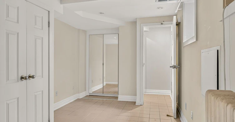 Lower-483 Parkside Drive, Toronto, ON, M6R 2Z9 - 11