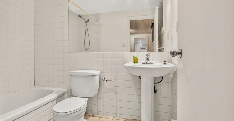Lower-483 Parkside Drive, Toronto, ON, M6R 2Z9 - 9