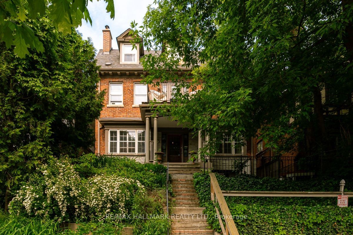 Lower-483 Parkside Drive, Toronto, ON, M6R 2Z9