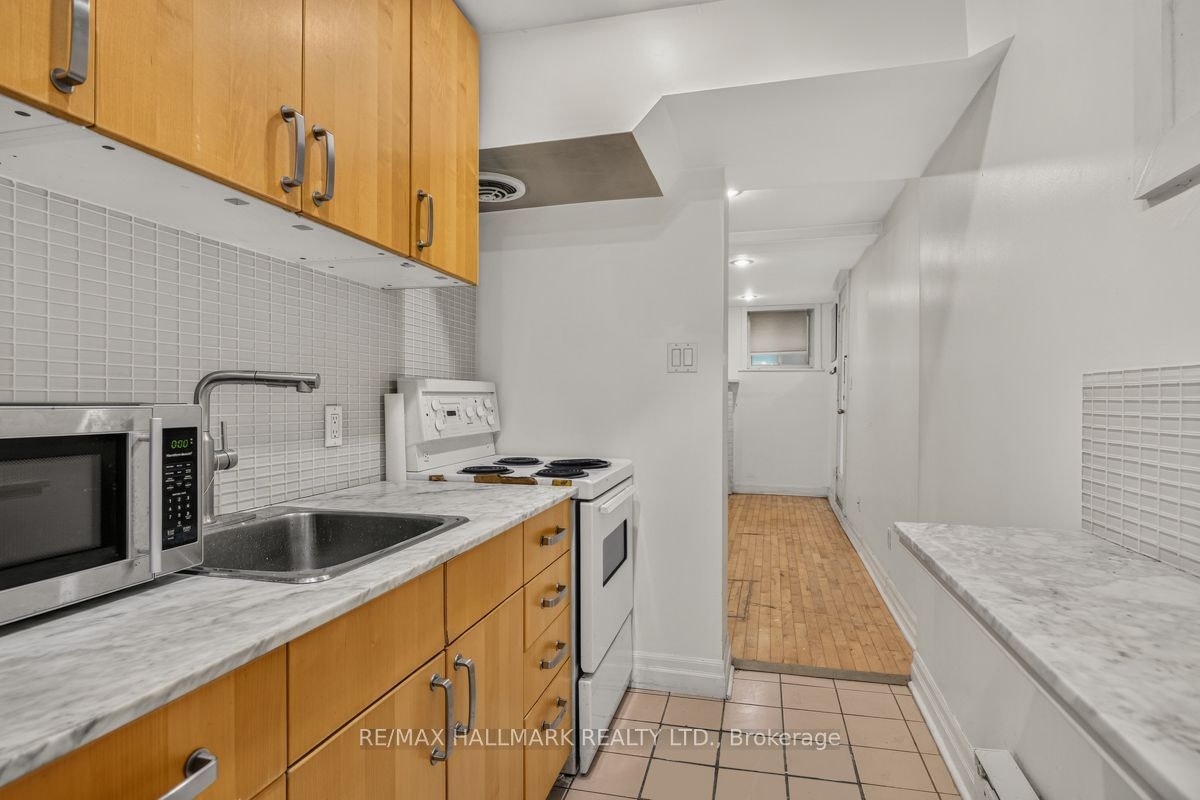 Lower-483 Parkside Drive, Toronto, ON, M6R 2Z9 - 8