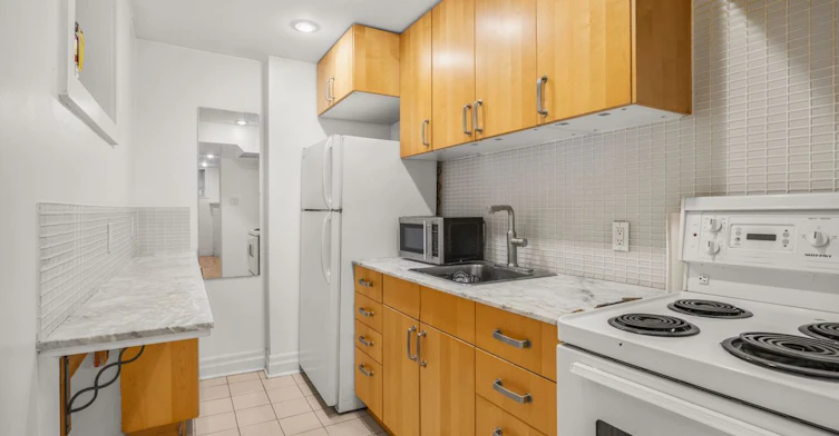 Lower-483 Parkside Drive, Toronto, ON, M6R 2Z9 - 7