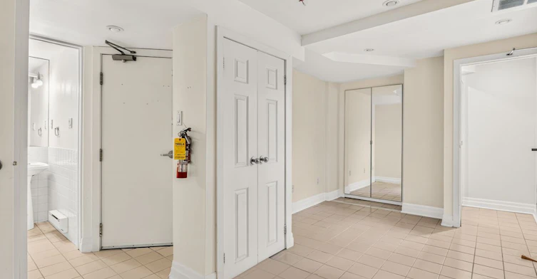 Lower-483 Parkside Drive, Toronto, ON, M6R 2Z9 - 12
