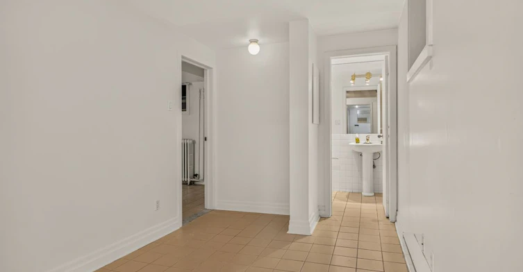 Lower-483 Parkside Drive, Toronto, ON, M6R 2Z9 - 9