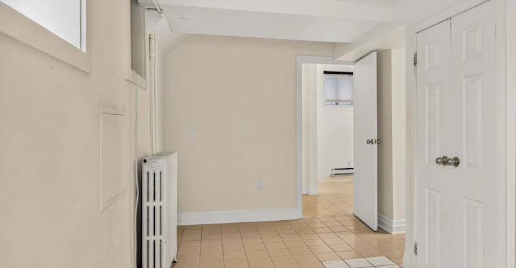 Lower-483 Parkside Drive, Toronto, ON, M6R 2Z9 - 12