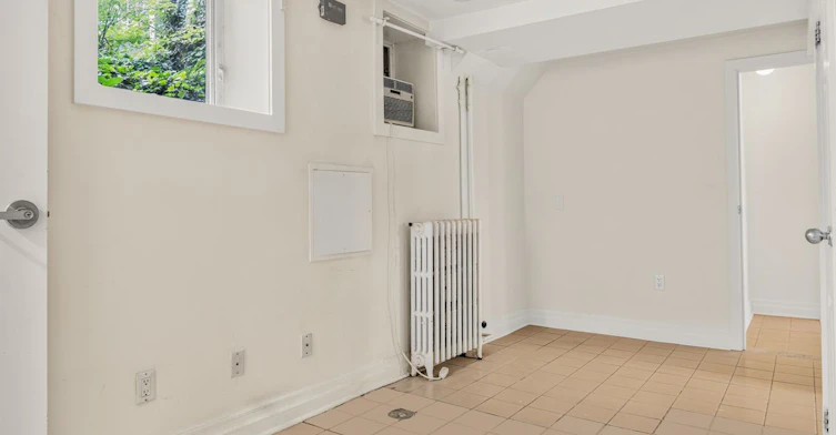 Lower-483 Parkside Drive, Toronto, ON, M6R 2Z9 - 15