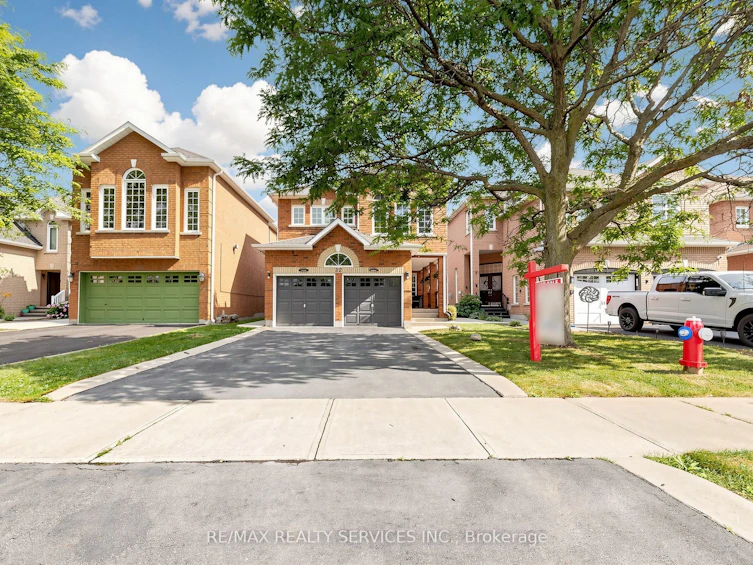 32 Hillpath Crescent, Brampton, ON, L6Z 4T9