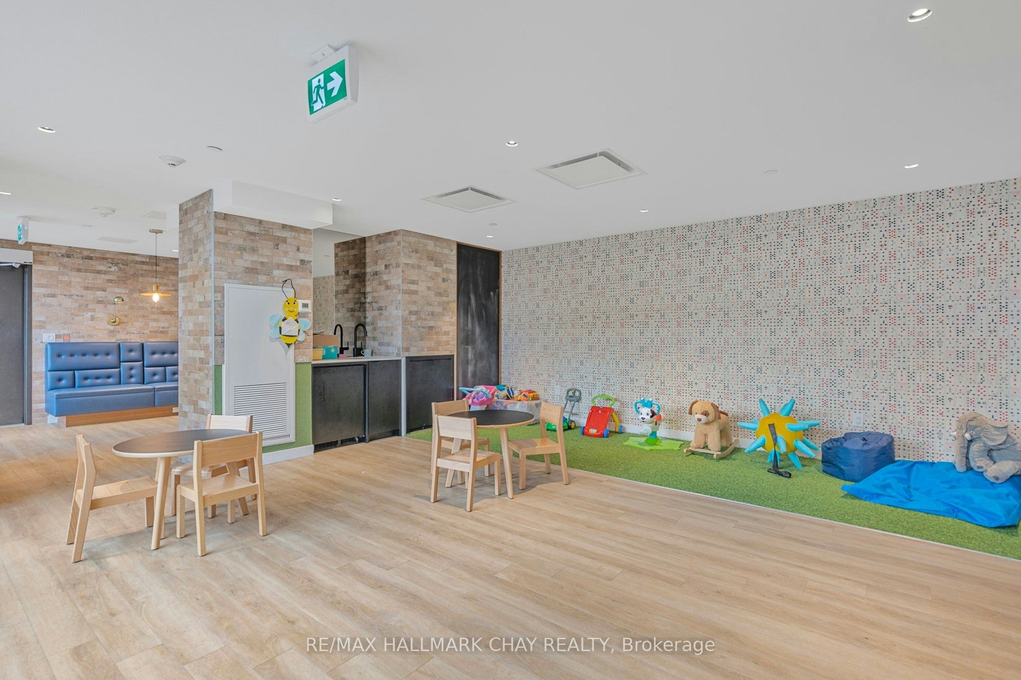 110-2300 St. Clair Avenue W, Toronto, ON, M6N 1K8 - 21