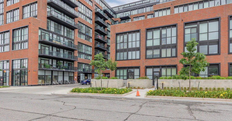 110-2300 St. Clair Avenue W, Toronto, ON, M6N 1K8 - 3