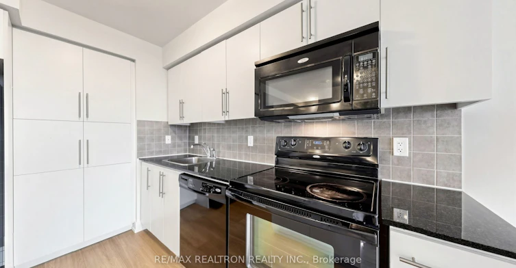 906-330 Burnhamthorpe Road W, Mississauga, ON, L5B 0E1 - 12