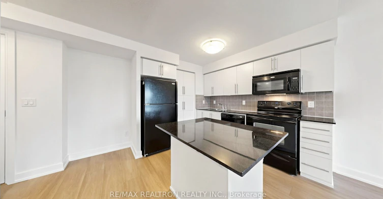 906-330 Burnhamthorpe Road W, Mississauga, ON, L5B 0E1 - 13