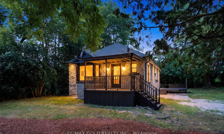2702 Embleton Road