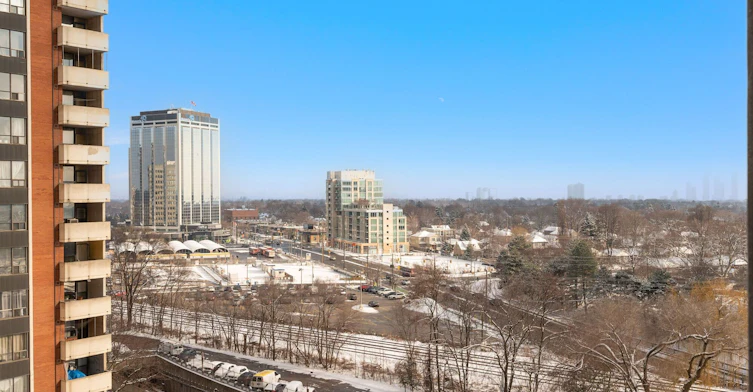 901-5 Michael Power Place, Toronto, ON, M9A 0A3 - 41