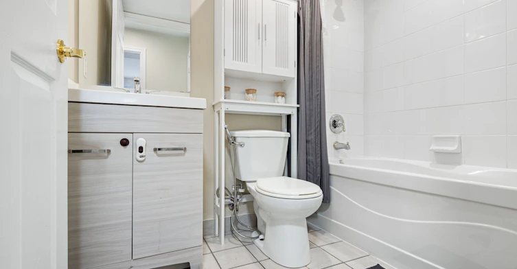 901-5 Michael Power Place, Toronto, ON, M9A 0A3 - 31