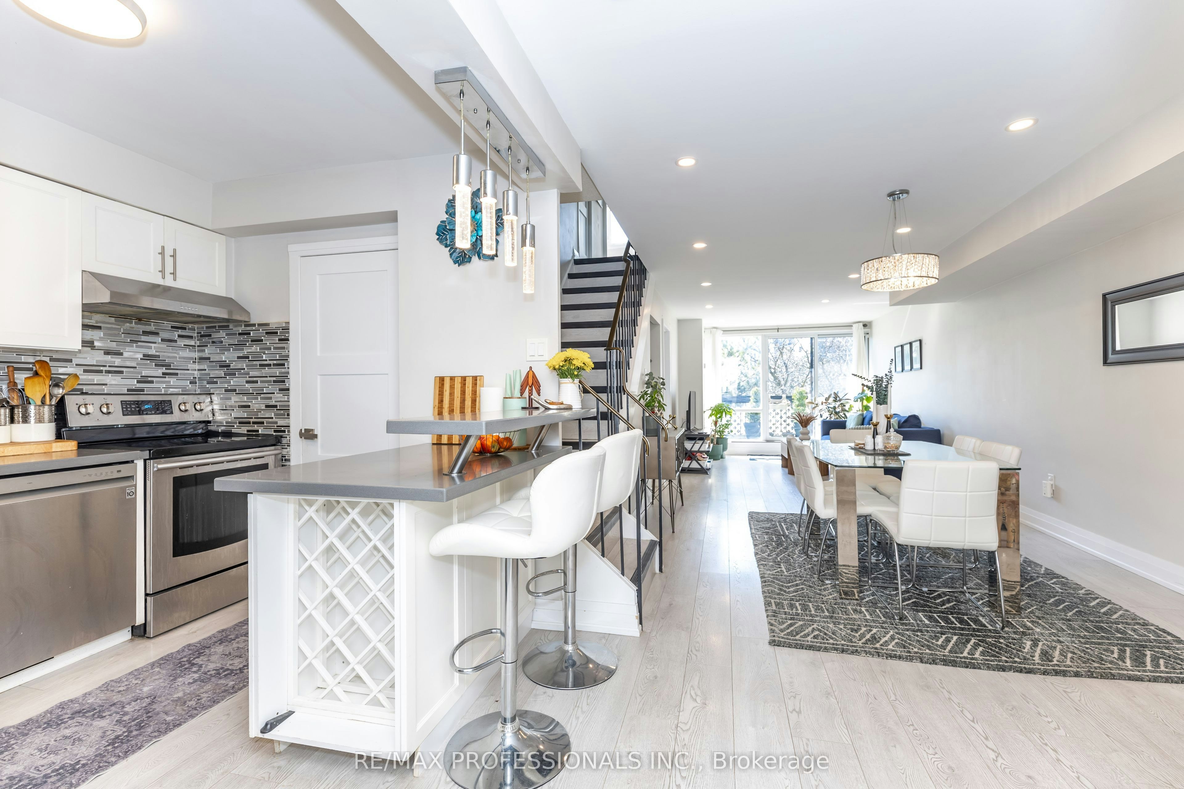 339-2 Valhalla Inn Road, Toronto, ON, M9B 6C3
