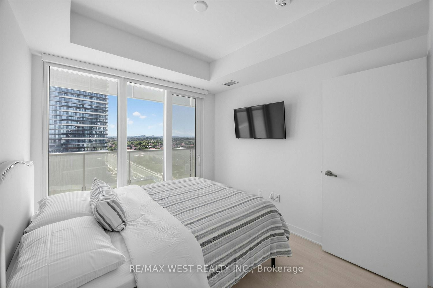 1107-3900 Confederation Parkway, Mississauga, ON, L5B 0M3 - 13