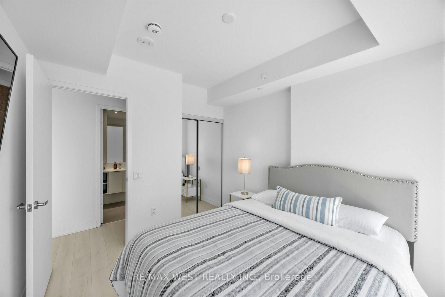 1107-3900 Confederation Parkway, Mississauga, ON, L5B 0M3 - 12