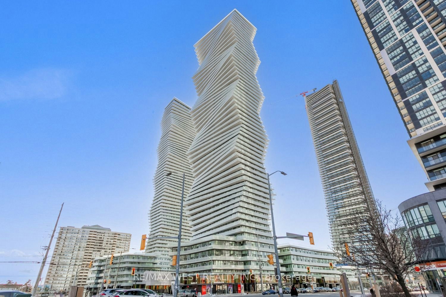 1107-3900 Confederation Parkway, Mississauga, ON, L5B 0M3