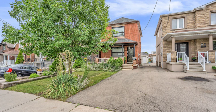 65 Kirknewton Road, Toronto, ON, M6E 3X9