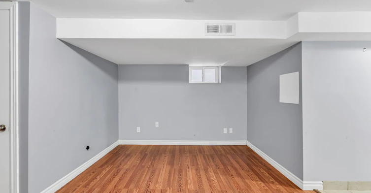 65 Kirknewton Road, Toronto, ON, M6E 3X9 - 8