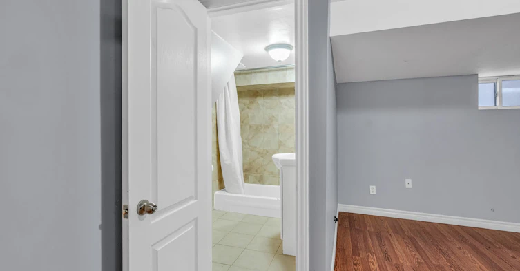 65 Kirknewton Road, Toronto, ON, M6E 3X9 - 30