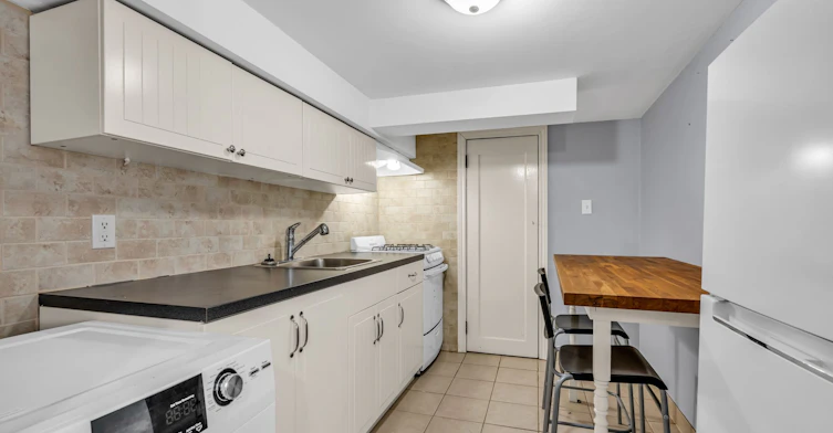 65 Kirknewton Road, Toronto, ON, M6E 3X9 - 15