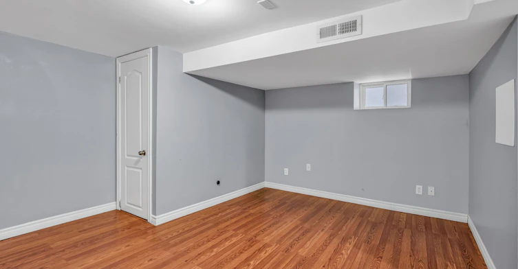 65 Kirknewton Road, Toronto, ON, M6E 3X9 - 7