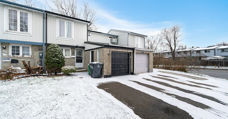 26 Glencastle Square, Brampton, ON, L6S 2H8