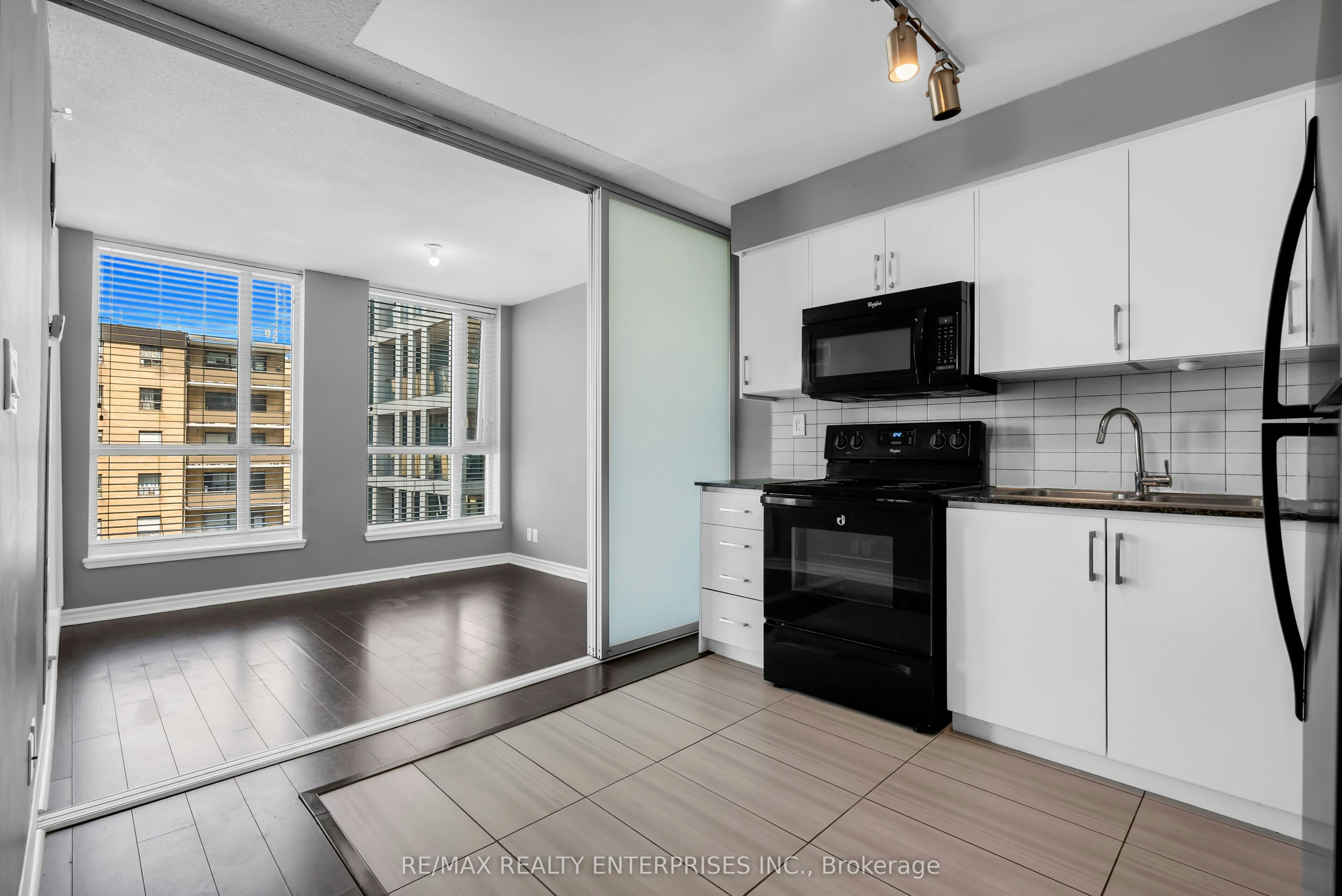 522-80 Esther Lorrie Drive, Toronto, ON, M9W 4V1 - 9