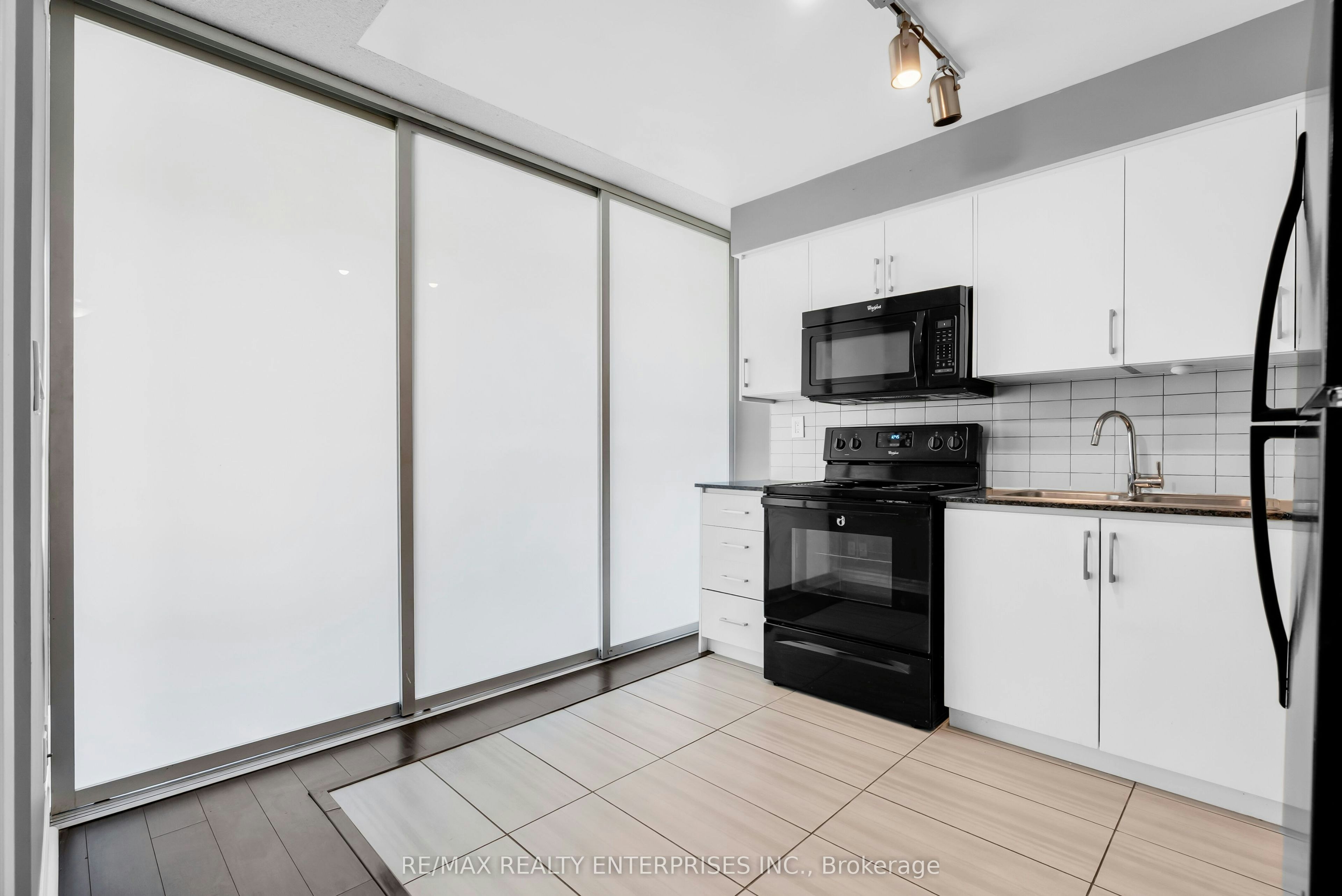 522-80 Esther Lorrie Drive, Toronto, ON, M9W 4V1 - 10