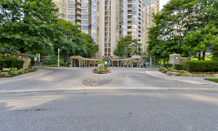 2704-45 Kingsbridge Garden Circle