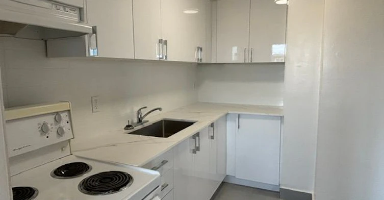 2-611-515 North Service Road, Mississauga, ON, L5A 1B3 - 6
