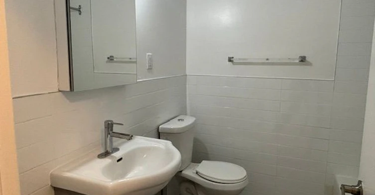 2-409-515 North Service Road, Mississauga, ON, L5A 1B3 - 2