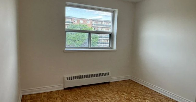2-409-515 North Service Road, Mississauga, ON, L5A 1B3 - 4