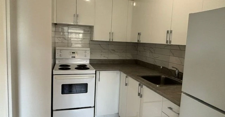 2-409-515 North Service Road, Mississauga, ON, L5A 1B3 - 9