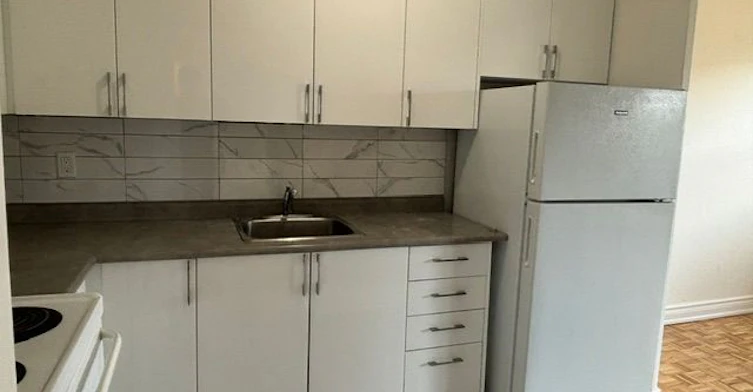 2-409-515 North Service Road, Mississauga, ON, L5A 1B3 - 8