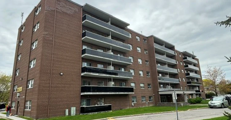 2-102-515 North Service Road, Mississauga, ON, L5A 1B3