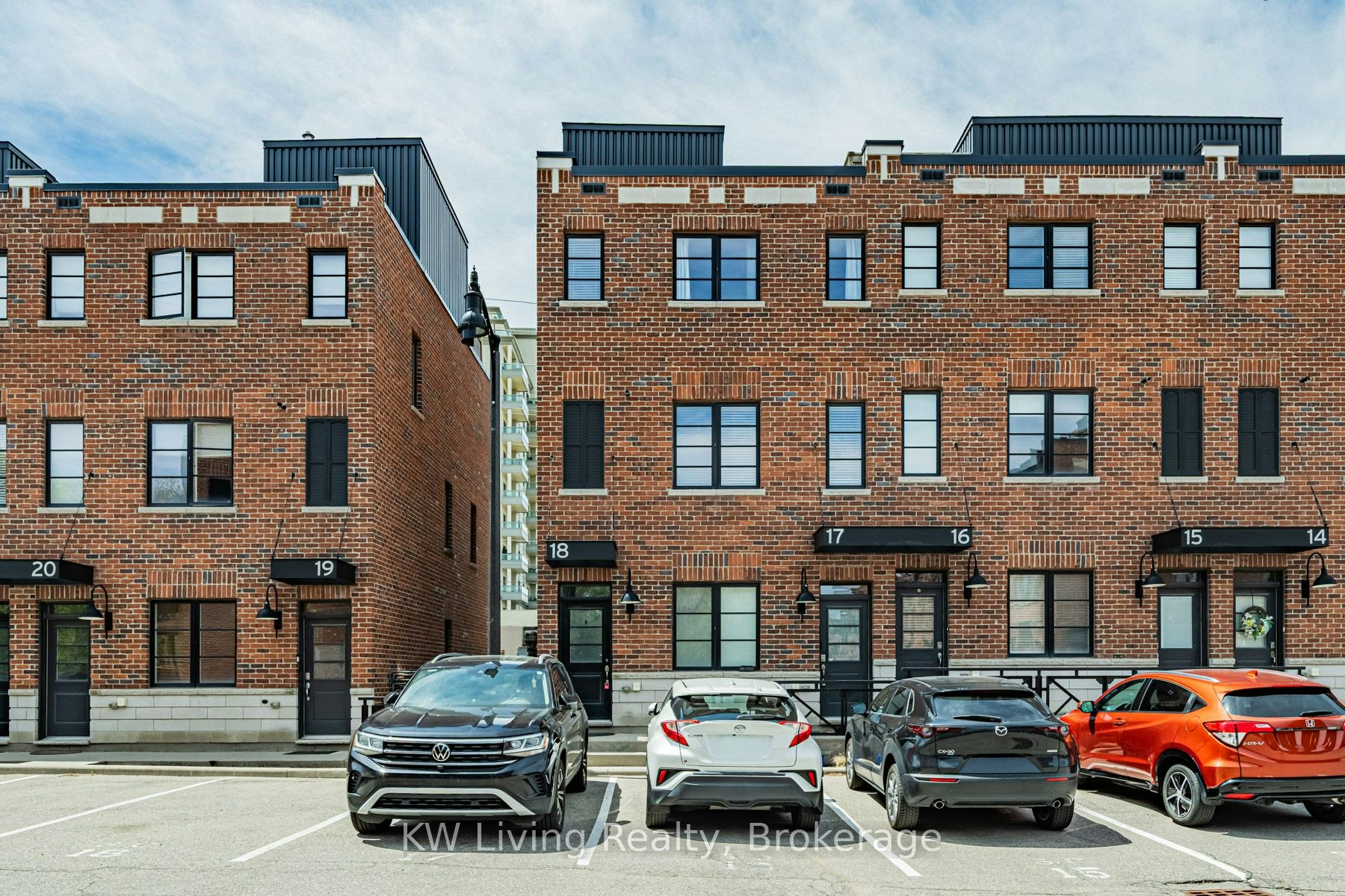 18-70 Plains Road W, Burlington, ON, L7T 1E9