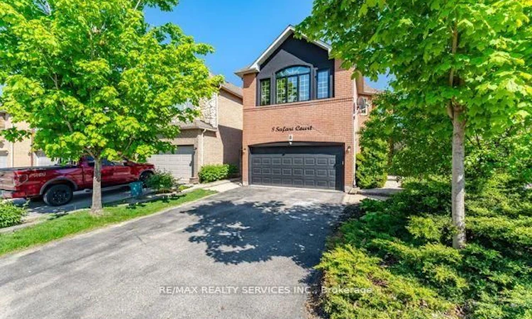 8 Safari Court