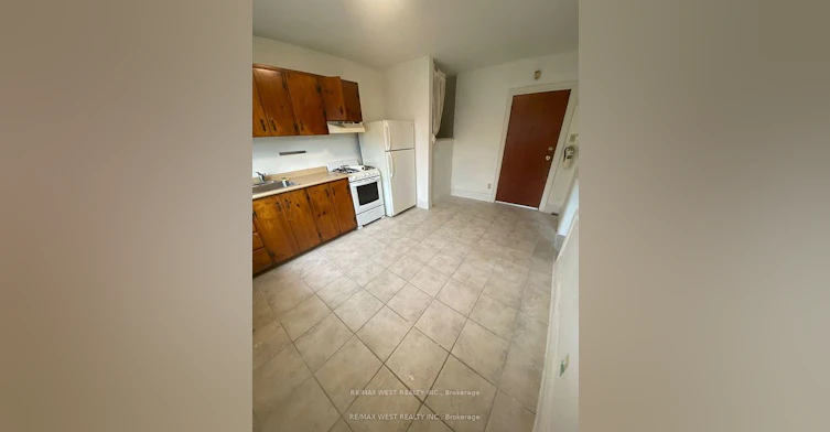 2-35 Lansdowne Avenue, Toronto, ON, M6K 2V7 - 2