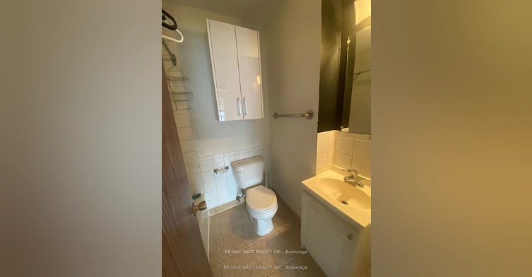2-35 Lansdowne Avenue, Toronto, ON, M6K 2V7 - 4