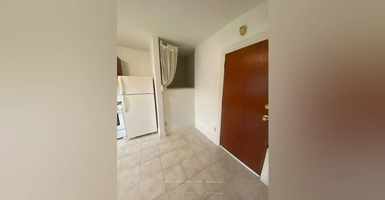 2-35 Lansdowne Avenue, Toronto, ON, M6K 2V7