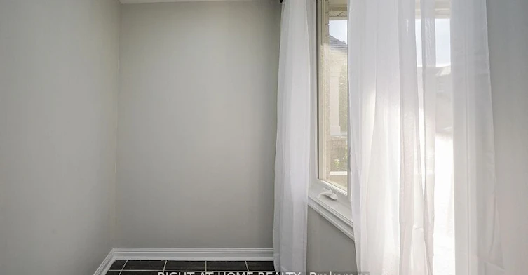 1724 Samuelson Circle, Mississauga, ON, L5N 7Z5 - 6