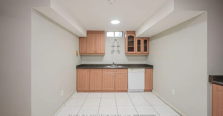 1724 Samuelson Circle, Mississauga, ON, L5N 7Z5 - 32
